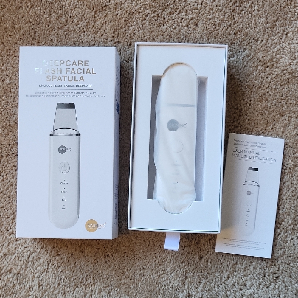 White Deepcare Flash Facial Spatula
